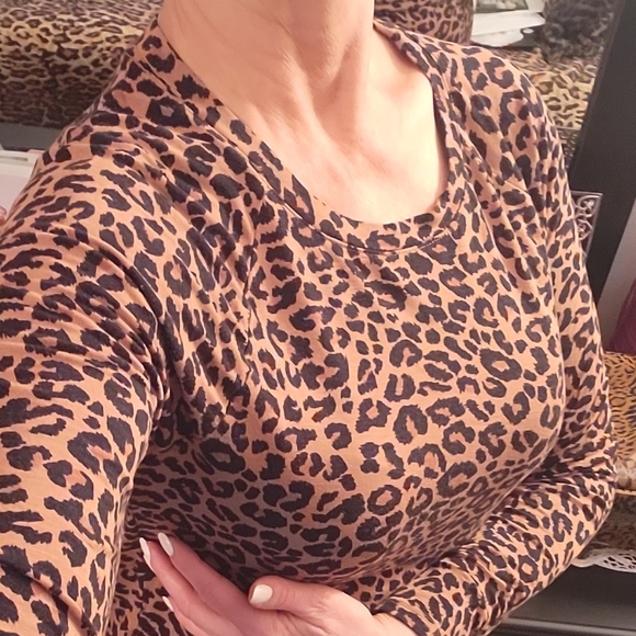LIKE NEW Sexy Leopard Print Long Sleeve Top, M - Picture 5 of 13